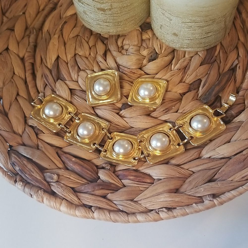 Vtg. Park Lane Gold Tone LargeFaux Pearl Clip On Earrings And Bracelet Runway - Picture 1 of 8
